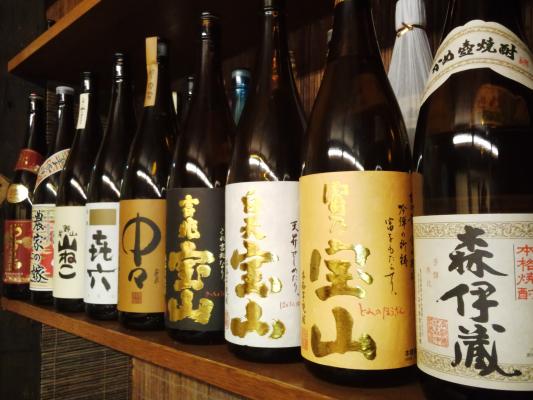 店内の焼酎・日本酒（佐賀の地酒多数 置いております）