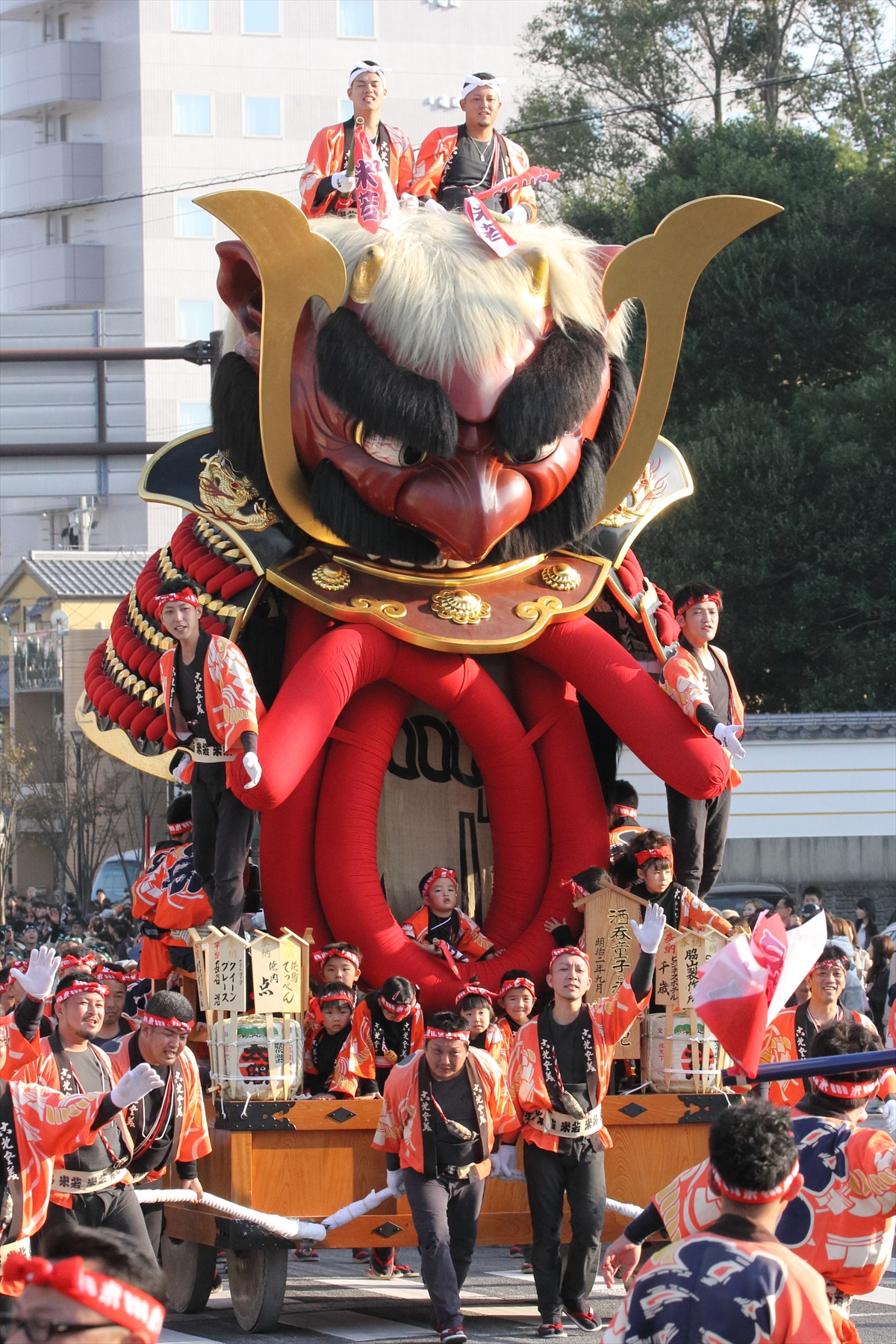 旅Karatsu 唐津観光協会｜唐津くんち 十一番曳山 酒呑童子と源頼光の兜