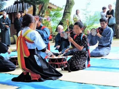 唐津の魅力発信フォトコンテスト受賞作 佳作「秋の祭礼 神に祈る 鳥越神社での鳥越浮立」 撮影者：平川清 様